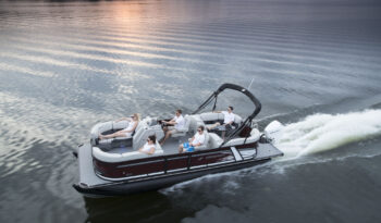 Starcraft pontoon SLS 3 on the water