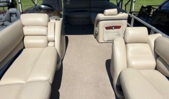 2013 Regency Tracker 220 Party Barge deck