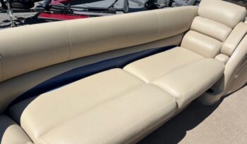 2013 Regency Tracker 220 Party Barge lounge